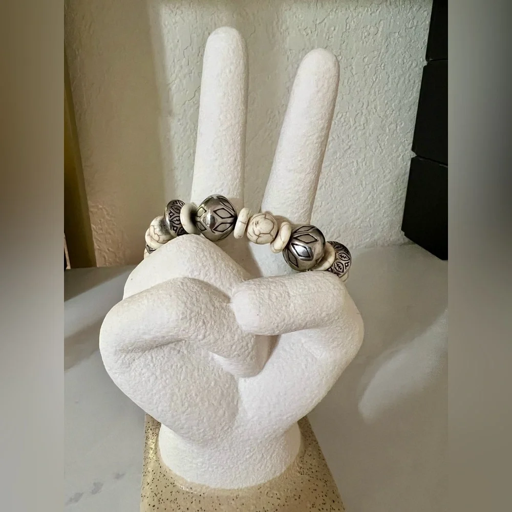 NEW Chic Silver and Cream Beaded Bracelet